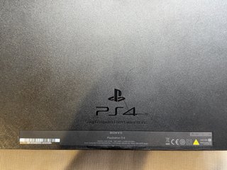 PS4 1TB con controller non originale