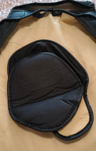 Funda de asiento negra con bordado