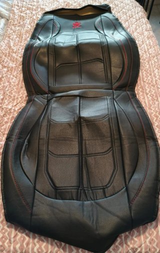 Funda de asiento negra con bordado