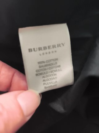 Camisa Burberry Negra con Detalles Cuadros