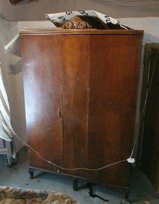 Armario antiguo madera 2 puertas Escucho ofertas