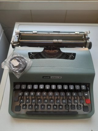 Máquina de escribir Olivetti Lettera 32
