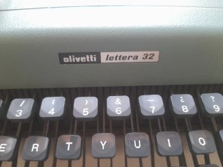 Máquina de escribir Olivetti Lettera 32