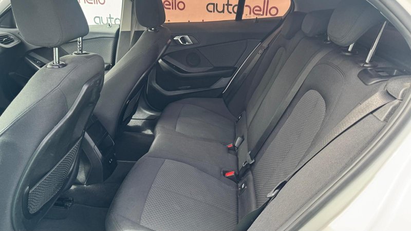 BMW Serie 1 118d (F40) 2020, foto 10