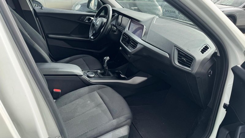 BMW Serie 1 118d (F40) 2020, foto 11