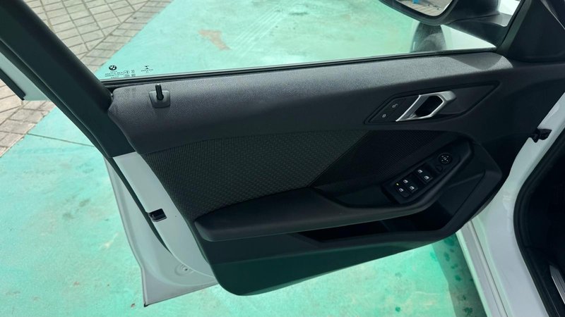 BMW Serie 1 118d (F40) 2020, foto 15
