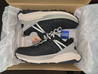 Zapatillas Skechers Negras y Beige