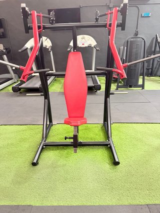 Máquina de musculación profesional roja