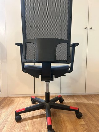 Silla de escritorio ergonómica negra y roja