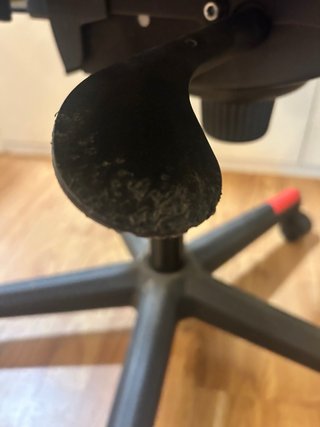 Silla de escritorio ergonómica negra y roja