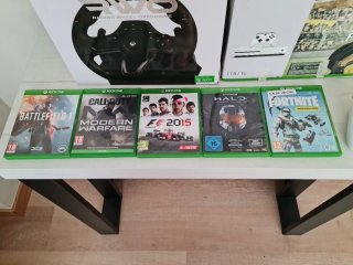 Xbox One S FIFA 17 Bundle + Volante Kori