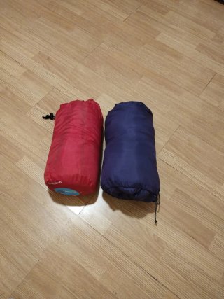 Saco de dormir Quechua lila y rosa