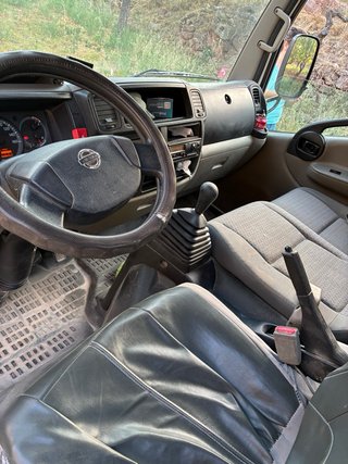 Nissan Cabstar 45.15 Grúa Palfinger 2008