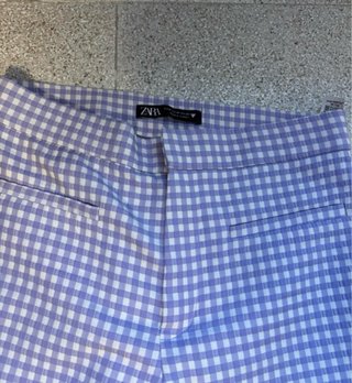 Pantalones de cuadros morados y blancos