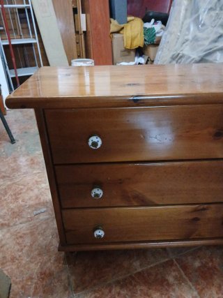 Cómoda de pino con 3 cajones