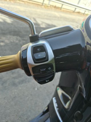 Peugeot Django 125 Scooter Negra y Marrón