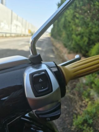 Peugeot Django 125 Scooter Negra y Marrón