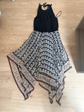 Vestido negro y multicolor