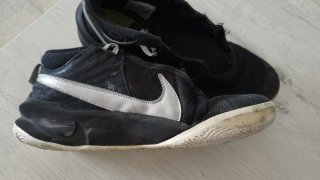 Zapatillas Nike Negras y Plateadas