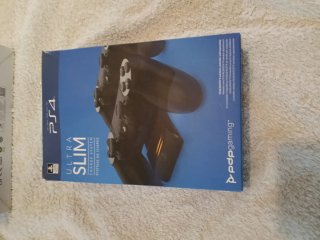 PS4 Slim + Cuffie Wireless + Caricabatterie