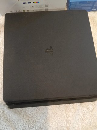 PS4 Slim + Cuffie Wireless + Caricabatterie