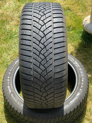 2 Neumáticos Goodyear Ultragrip 255/45R19 104V