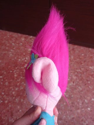 Muñeca Poppy Trolls con Sonido de regalo mochila
