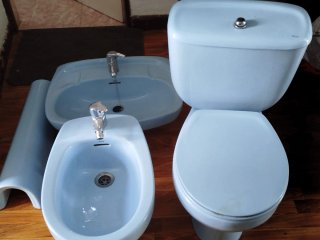Conjunto Roca: Lavabo, Bidé y Váter Azul