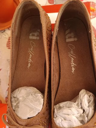 Manoletinas XTI Beige y Doradas con Pedrería