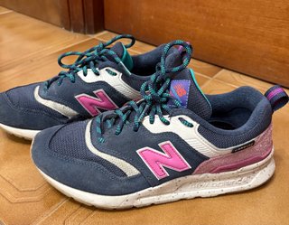 New Balance 997H Azul Marino y Rosa