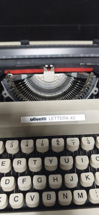 Máquina de escribir Olivetti Lettera 40