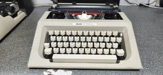 Máquina de escribir Olivetti Lettera 40