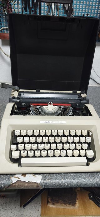 Máquina de escribir Olivetti Lettera 40