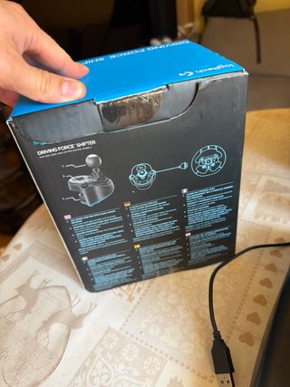 Volante Logitech con Palanca y Pedales