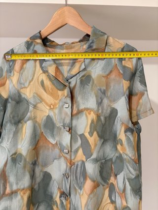 Camisa estampada verde y amarilla