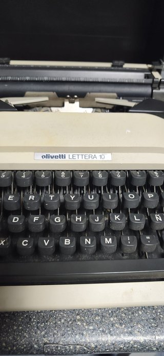Máquina de escribir Olivetti Lettera 10