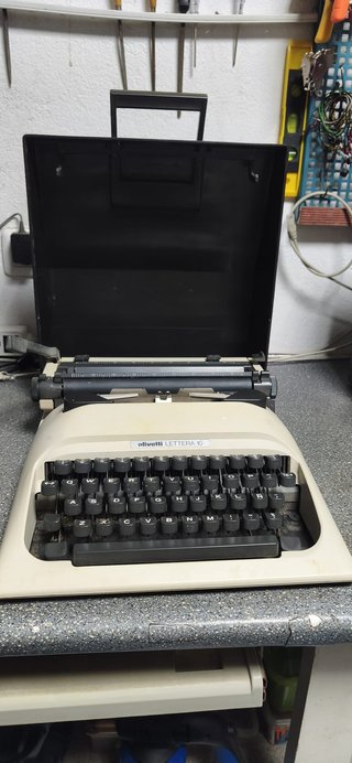 Máquina de escribir Olivetti Lettera 10