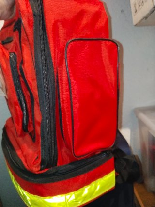 Mochila de emergencia roja sin estrenar