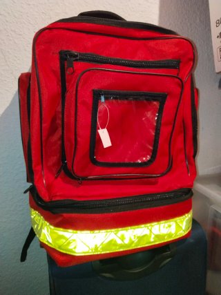 Mochila de emergencia roja sin estrenar