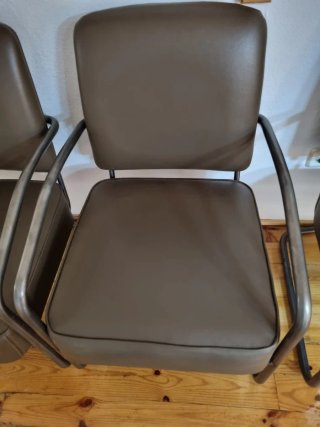 Butaca moderna marrón