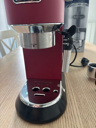Cafetera DeLonghi Dedica Style EC685.R Roja