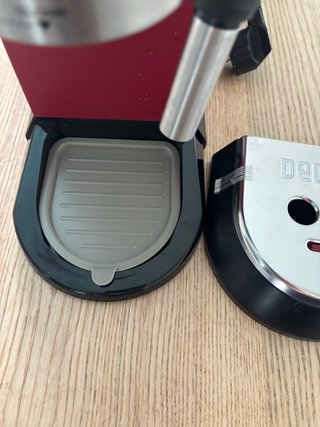 Cafetera DeLonghi Dedica Style EC685.R Roja