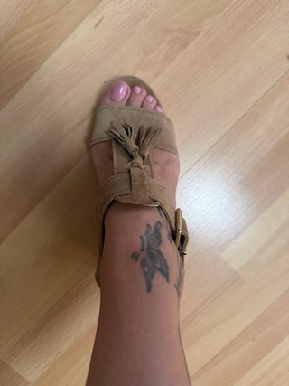Sandalias cuña ante con flecos