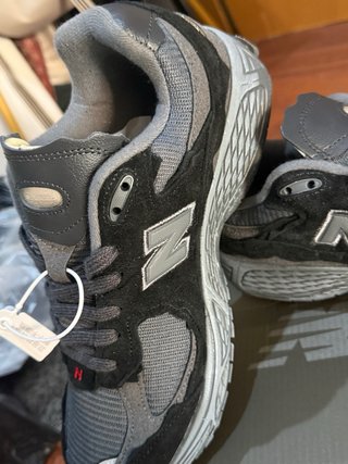 Zapatillas New Balance Negras y Grises