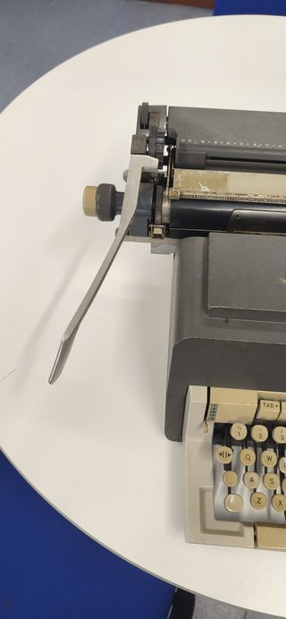 Máquina de escribir Olivetti Línea 98