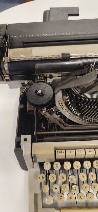 Máquina de escribir Olivetti Línea 98