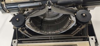 Máquina de escribir Olivetti Línea 98