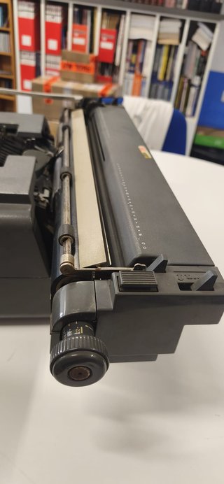 Máquina de escribir Olivetti Línea 98