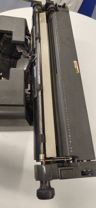 Máquina de escribir Olivetti Línea 98
