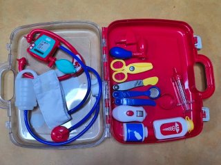 Maletín médico juguete Bruin